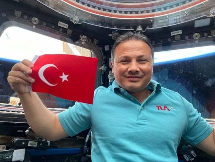 İlk Türk astronot dönüş yolunda: Gezeravcının Türkiye saati ile kaçta dünyaya inecek