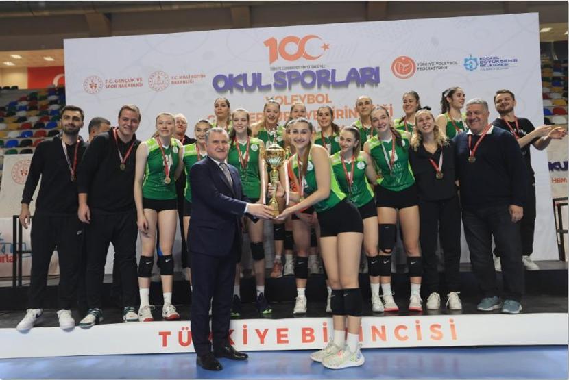 Bakan Bak: Voleybolda zirveye yürüyen, voleybol ülkesi olan bir Türkiye var