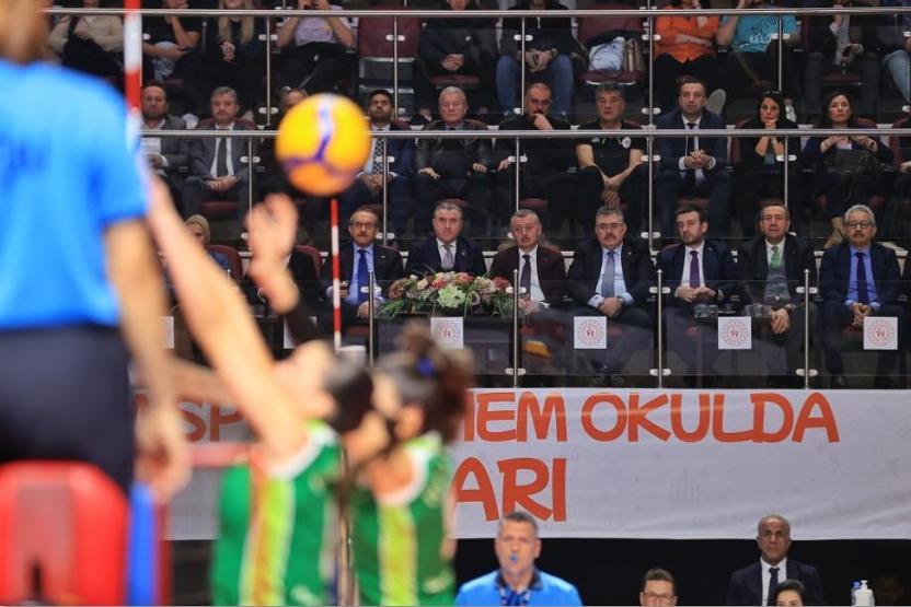 Bakan Bak: Voleybolda zirveye yürüyen, voleybol ülkesi olan bir Türkiye var