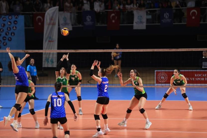 Bakan Bak: Voleybolda zirveye yürüyen, voleybol ülkesi olan bir Türkiye var