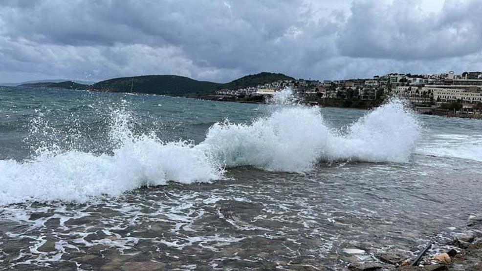 Egede kuvvetli fırtına; dalgaların boyu 3 metreyi aştı