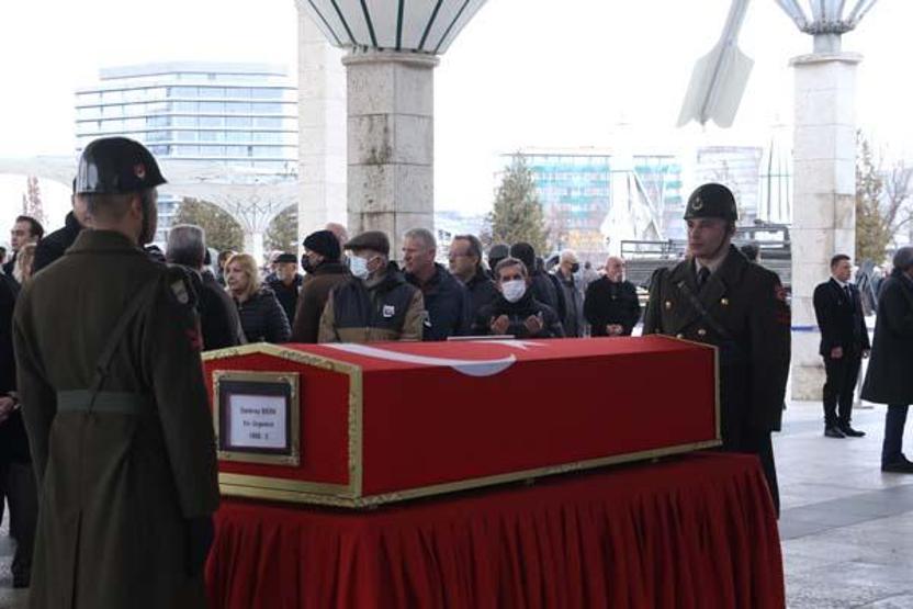 Eski 3. Ordu Komutanı emekli Orgeneral Saldıray Berk toprağa verildi
