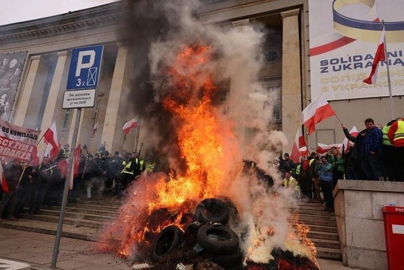 Polonyada çiftçi protestoları sürüyor: AB temsilciliğine yumurta atıldı