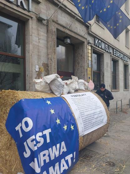 Polonyada çiftçi protestoları sürüyor: AB temsilciliğine yumurta atıldı