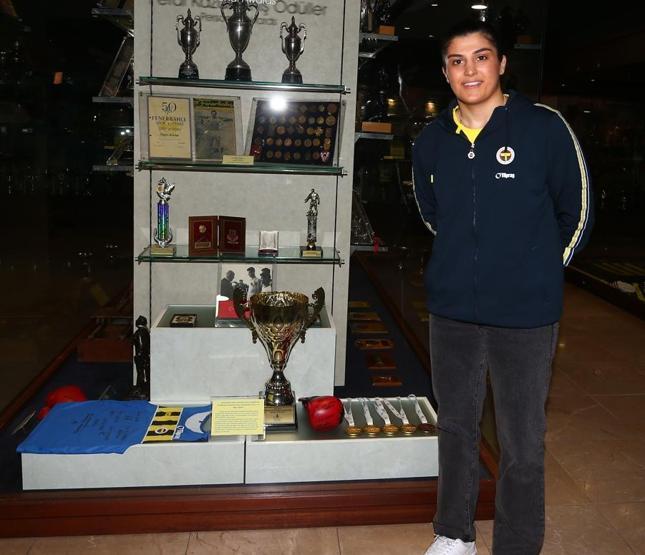 Trabzonspordan ayrıldı, Fenerbahçeye transfer oldu