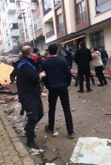 Güngörende kontrollü yıkım sırasında kavga çıktı