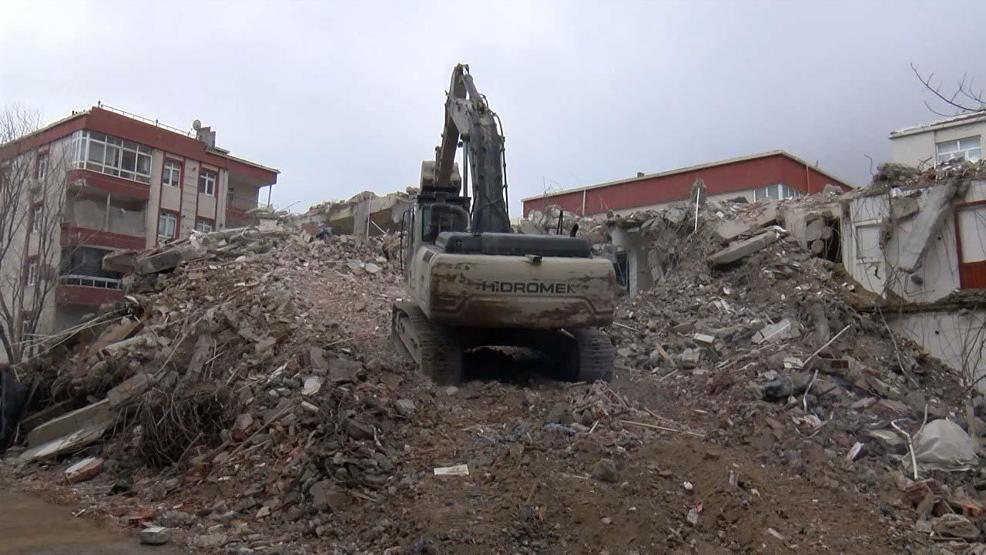 Güngörende kontrollü yıkım sırasında kavga çıktı