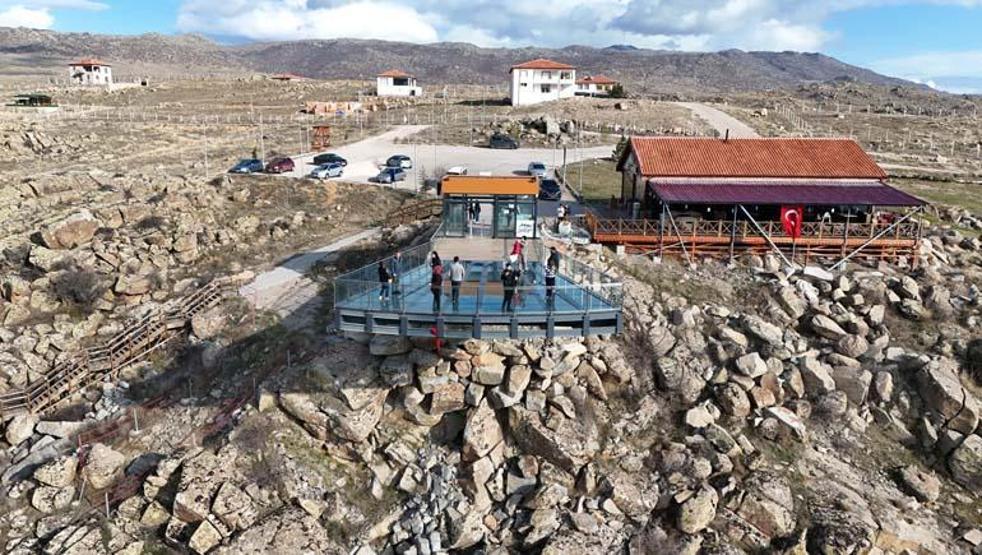 Tarih ve doğa ile iç içe olan Çeşnigir Köprüsü ve Kanyonuna yoğun ilgi