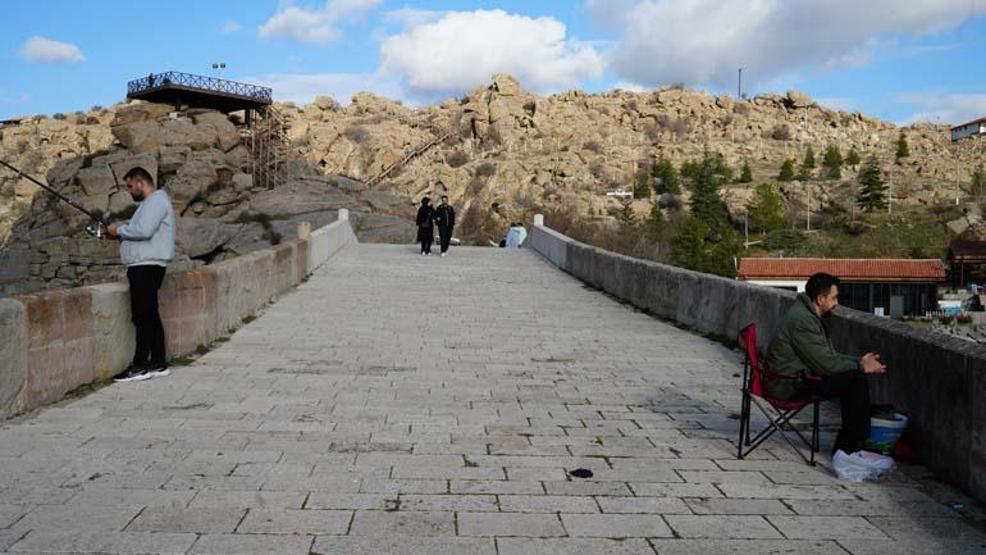 Tarih ve doğa ile iç içe olan Çeşnigir Köprüsü ve Kanyonuna yoğun ilgi