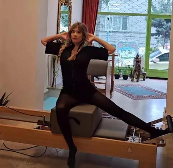 Müge Boz karnı burnunda spor yaptı