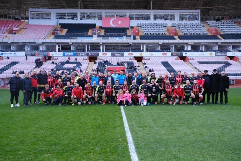 Eskişehirsporun emektar futbolcuları bir araya geldi