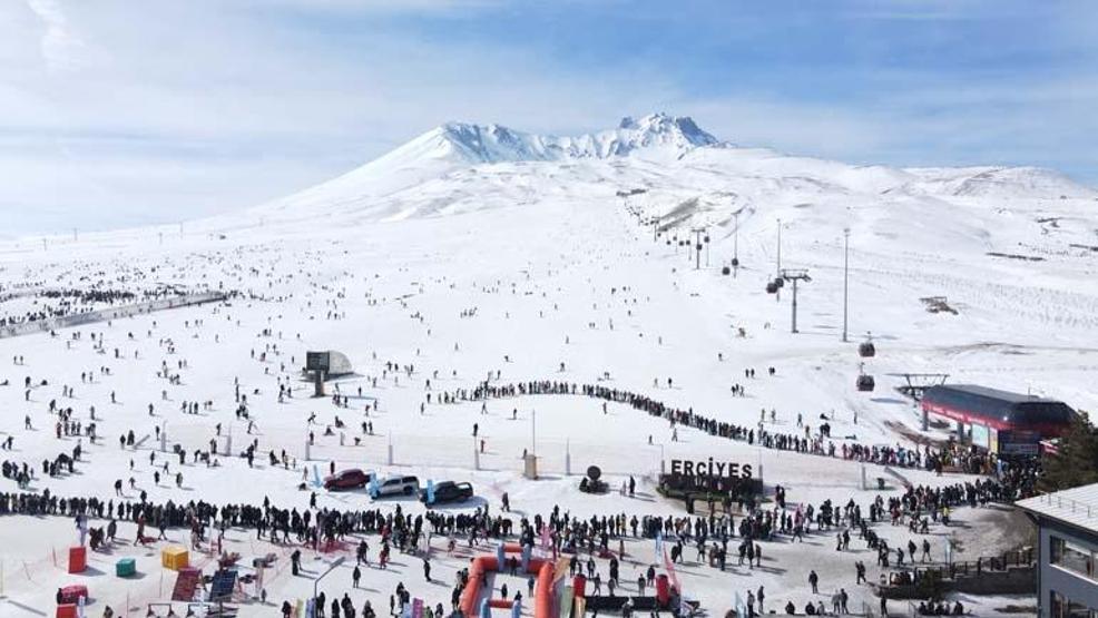 Erciyes hafta sonu 125 bin turist ağırladı