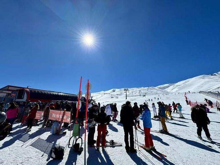 Erciyes hafta sonu 125 bin turist ağırladı