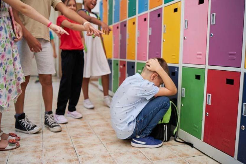 Akran zorbalığına karşı aileler ne yapmalı