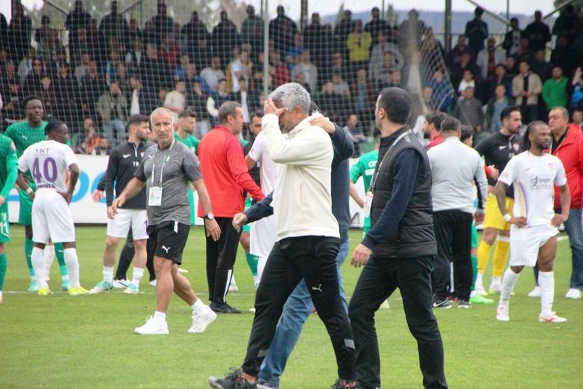 Bodrum FK - Eyüpspor maçında saha karıştı Hastaneye kaldırıldı
