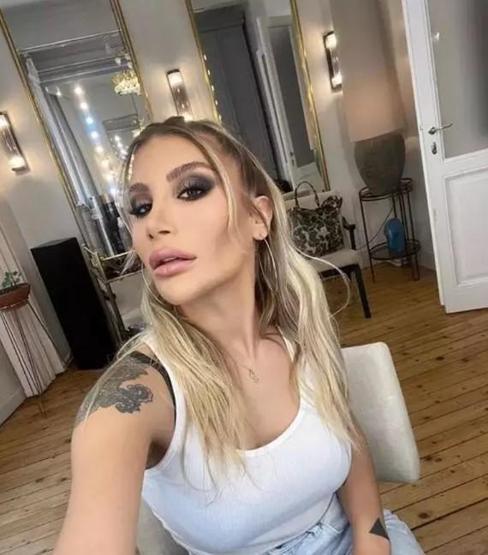 Sevgilisine yaklaşan bir kadın hayranını uyarmıştı: Benim bacılarım sevgilime asılmaz