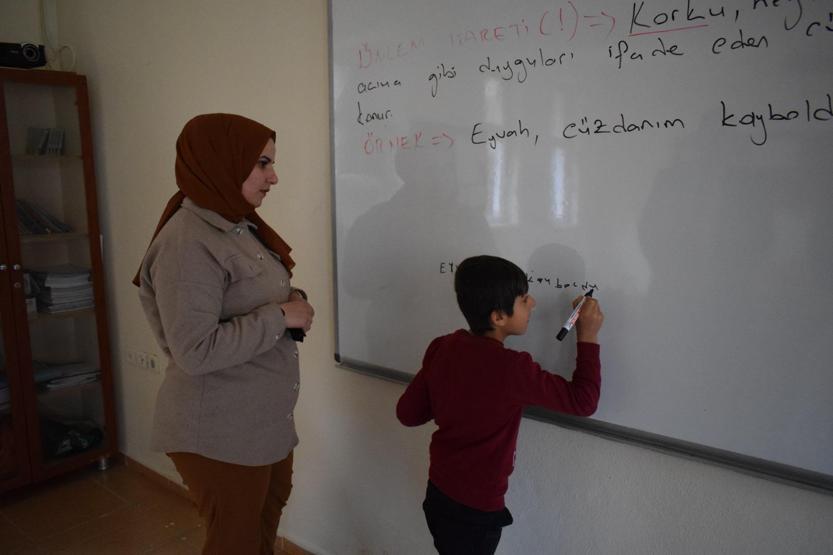 Okulda tek başına: 5 hanelik mezradaki tek öğrenci