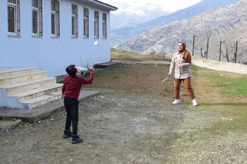 Okulda tek başına: 5 hanelik mezradaki tek öğrenci
