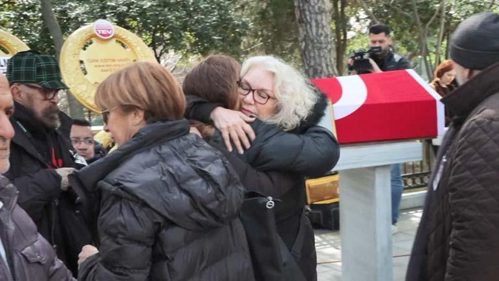 Usta oyuncu Kayhan Yıldızoğlu son yolculuğuna uğurlandı Cenazeye ünlü akını