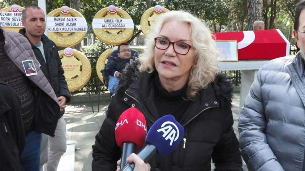 Usta oyuncu Kayhan Yıldızoğlu son yolculuğuna uğurlandı Cenazeye ünlü akını