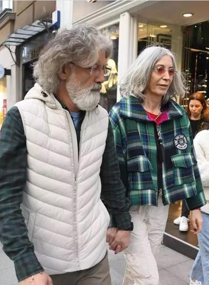 Kenan Tosun ve Ümran Seyhan el ele poz verdi
