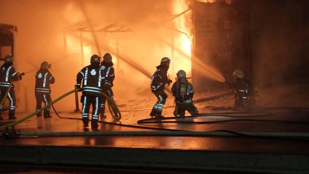 İstanbulda hareketli gece: Peş peşe alev alev yandı