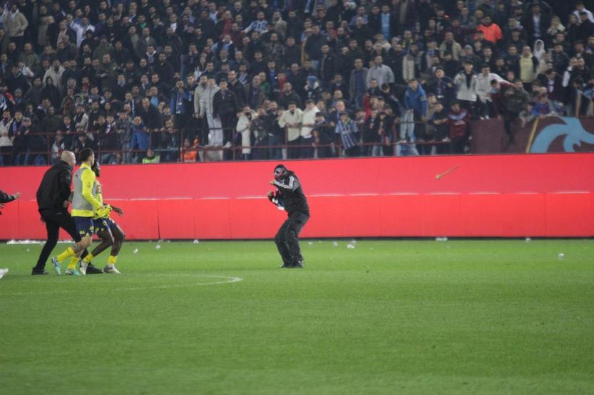 Trabzonsporlu Stefano Denswil: Görüntülerde yerde bir bıçak olduğunu gördüm