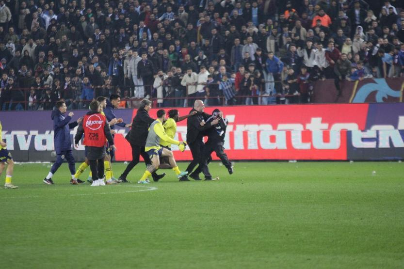 Trabzonsporlu Stefano Denswil: Görüntülerde yerde bir bıçak olduğunu gördüm