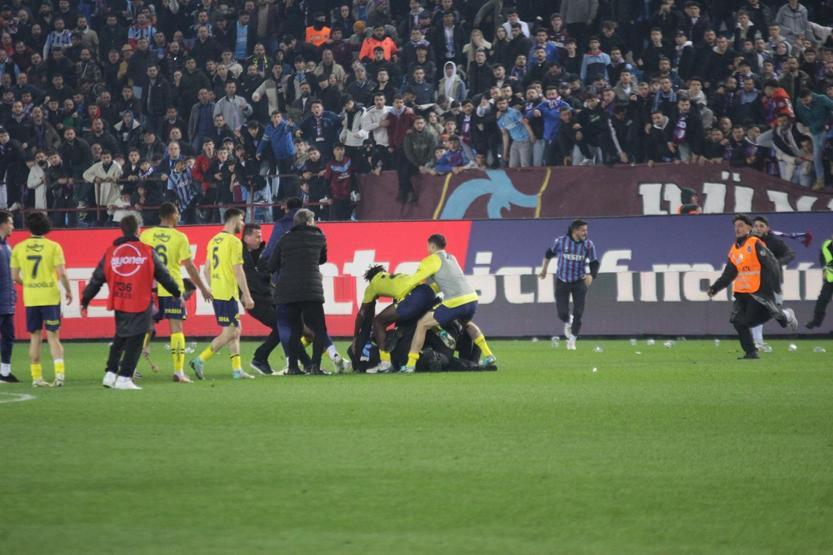 Trabzonsporlu Stefano Denswil: Görüntülerde yerde bir bıçak olduğunu gördüm
