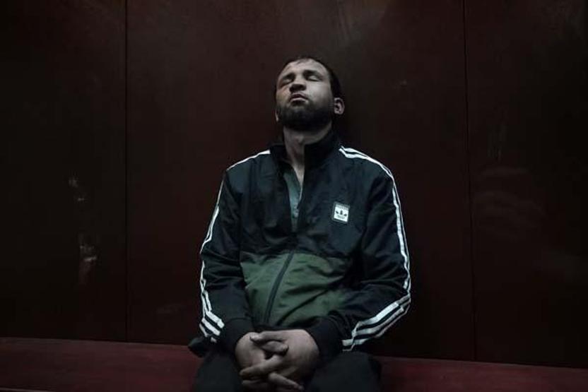 Hakim karşısına bu halde çıktılar