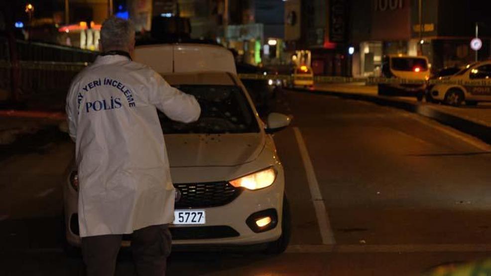 Trafik ışıklarında kurşun yağmuru: 1i ağır 2 yaralı