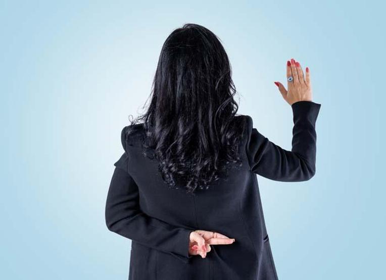 Uzmanı açıkladı: İşte yalancıyı ele veren 7 işaret