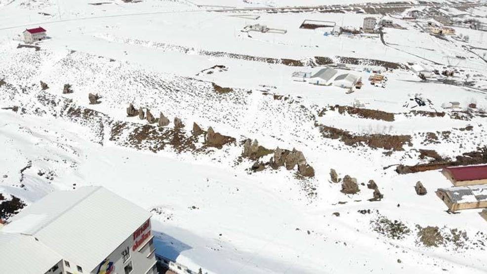 Beyaza bürünen Nemrut’un Develeri görsel şölen oluşturdu
