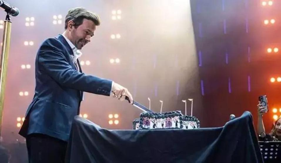 Yalından 20. yıl kutlaması Konserde sürpriz üstüne sürpriz