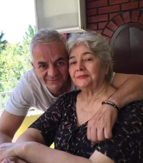 Zafer Algöz, 24 gün arayla anne ve babasını kaybetti