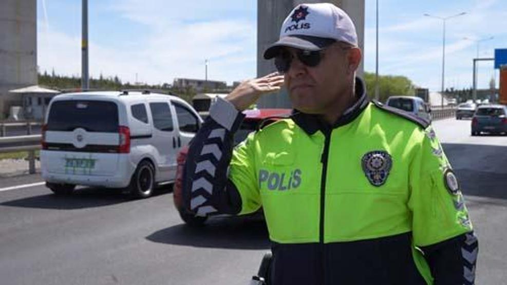 43 ilin geçiş noktasında bayram yoğunluğu: Araç trafiği yüzde 100e ulaştı