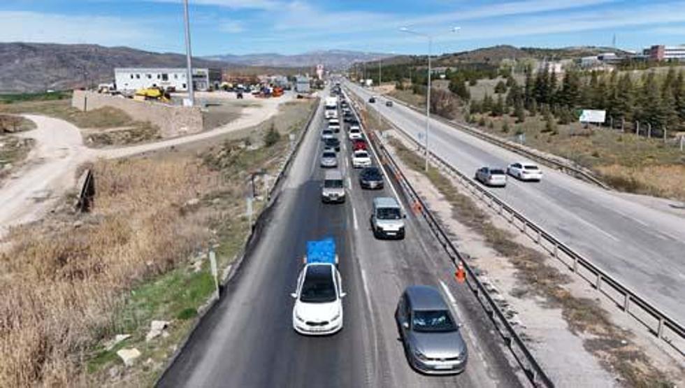 43 ilin geçiş noktasında bayram yoğunluğu: Araç trafiği yüzde 100e ulaştı