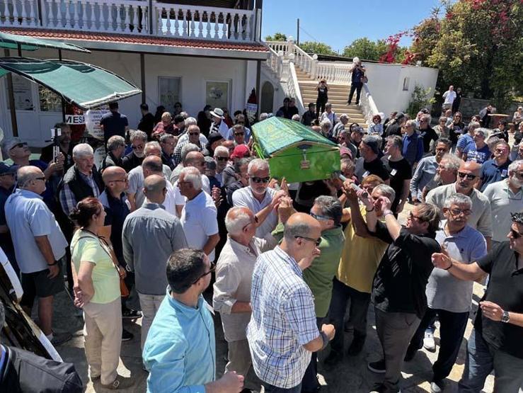 Türk halk müziği sanatçısı Şakir Öner Günhan son yolculuğuna uğurlandı