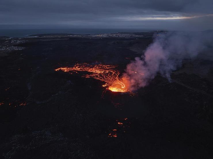 Ruang Yanardağı patladı Yüzlerce kişi tahliye edildi