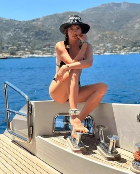 Melis Sezen yaz sezonunu erken açtı