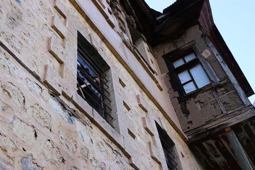 Tarihi mahallede bahar manzarası Gören hayran kalıyor