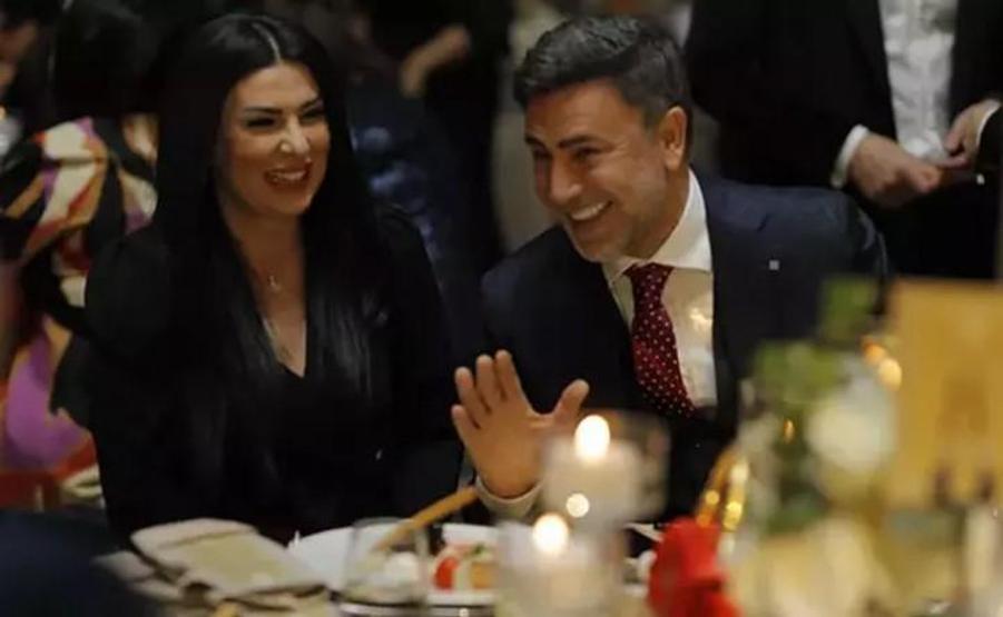 İzzet Yıldızhandan 23 yıllık eşiyle ilk fotoğraf