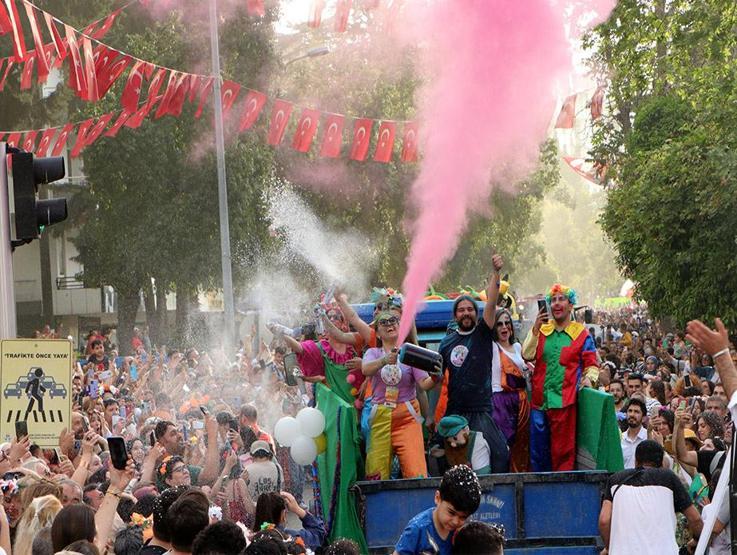 Portakal Çiçeği Festivalinde renkli görüntüler: Binlerce kişi korteje katıldı