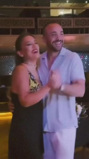 Karıştırıcam O Uykularını şarkısı ile gündem olmuştu Demet Akalın ile Okan Kurttan doğum günü dansı