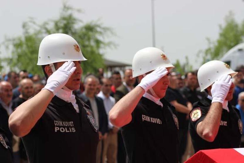 Polisin şehit ettiği 2 komiser için Adıyamanda tören