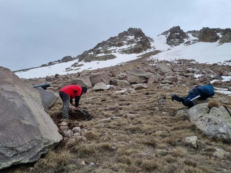 Dağcılardan 3177 rakımlı volkan kraterinde kamp