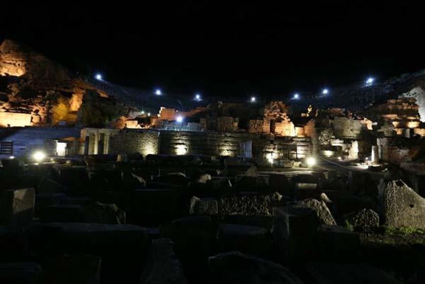 Efes Antik Kenti gece bir başka güzel Saat 00.00a kadar açık