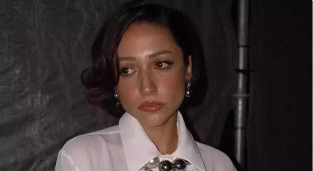 Zeynep Bastık dantel geceliğiyle gündem oldu