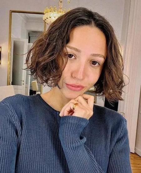 Zeynep Bastık dantel geceliğiyle gündem oldu