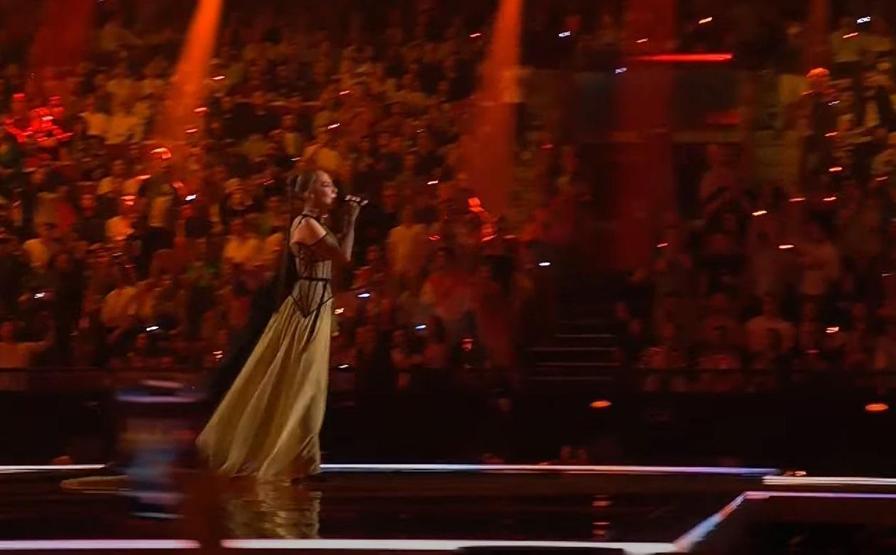 Eurovisionda sahne alan Sertab Erener Everyway That I Can ile 21 yıl sonra tekrar Avrupayı büyüledi
